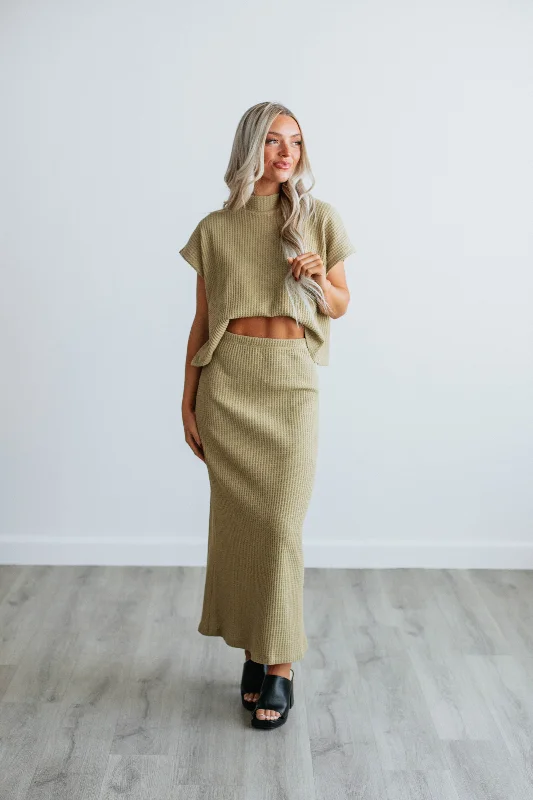 Chic Trends Unveiled Gwyneth Knit Skirt
